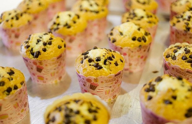 Những chiếc bánh cupcake nhỏ xinh, trang trí bắt mắt, là món bánh ngọt dễ làm cho người mới bắt đầu.