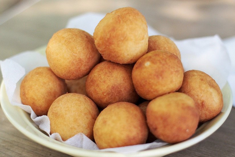 Những chiếc bánh nhãn vàng ươm sau khi nướng trong nồi chiên không dầu
