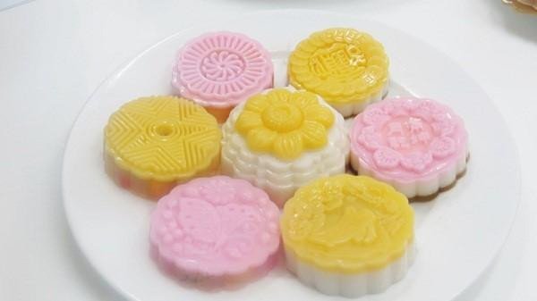 Những chiếc bánh Trung thu rau câu tự làm thơm ngon, mát lạnh