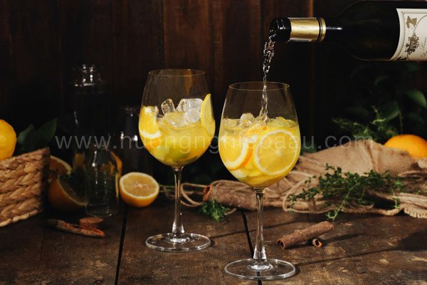 những ly cocktail hấp dẫn được pha chế từ rượu vang