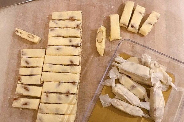 Những viên kẹo nougat thành phẩm được gói cẩn thận