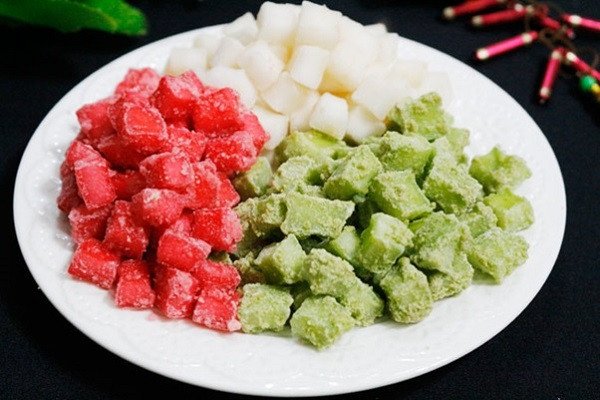 Những viên mứt dừa nhiều màu sắc đẹp mắt
