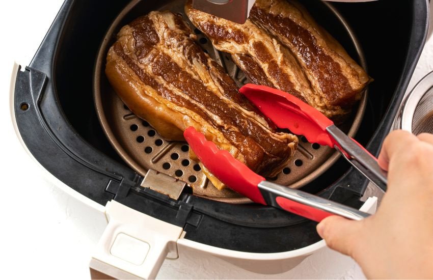 Bí Quyết Nướng Thịt Bằng Nồi Chiên Không Dầu Thơm Ngon Chuẩn Vị Nồi chiên không dầu Hawonkoo giúp nướng thịt chín đều và vàng đẹp
