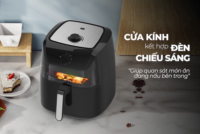 Nồi chiên không dầu với cửa kính giúp dễ dàng quan sát quá trình nướng vịt