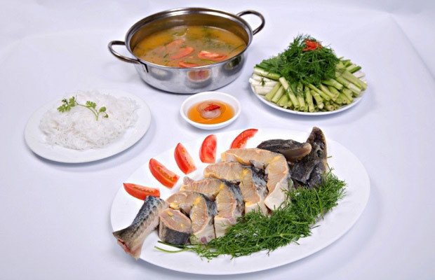 Nồi lẩu cá tầm măng chua nghi ngút khói, chua cay đậm đà, bổ dưỡng cho bữa ăn gia đình