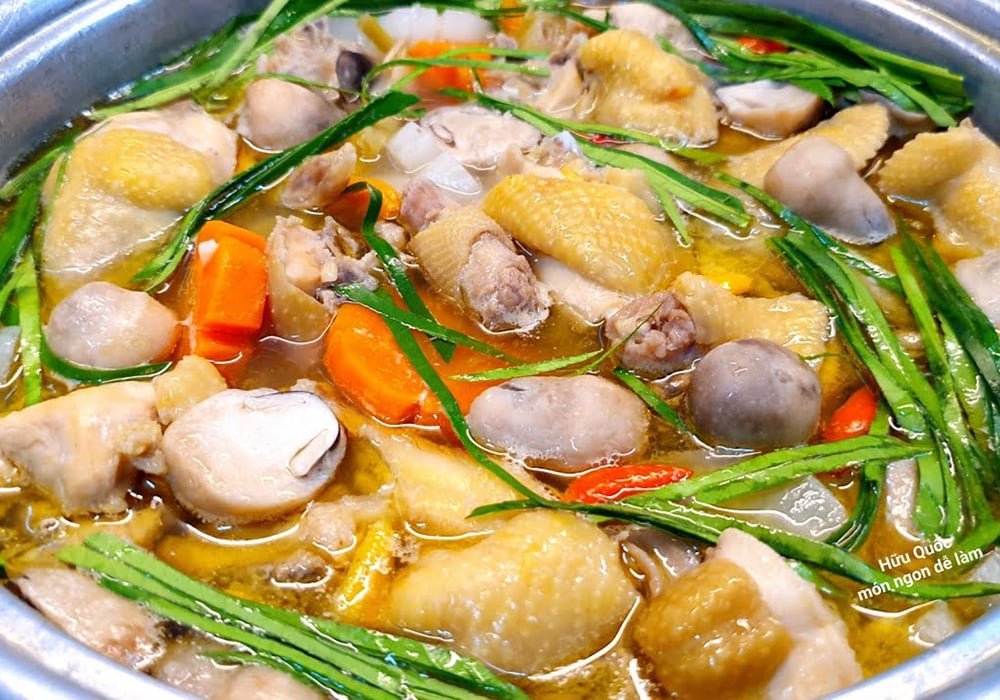 Nồi lẩu gà lá chanh truyền thống, hương vị thơm ngon