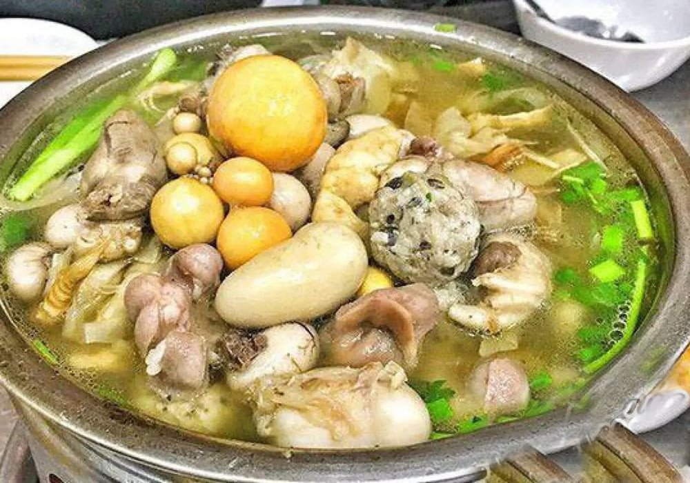 Nồi lẩu lòng gà thơm ngon, hấp dẫn