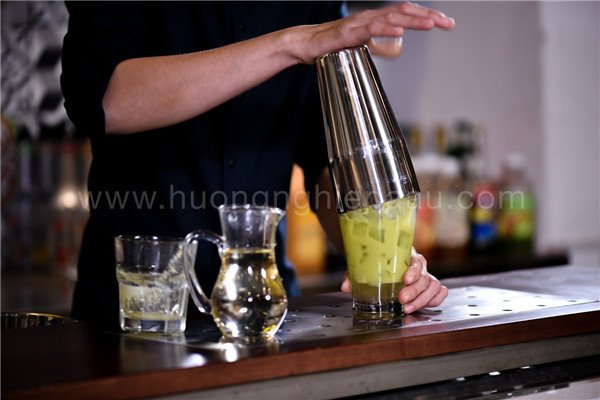 Nước ép cóc xanh tươi được pha chế