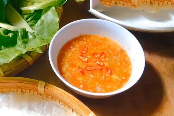 Nước mắm đậu phộng béo bùi, chua cay hấp dẫn khi dùng kèm cá hấp