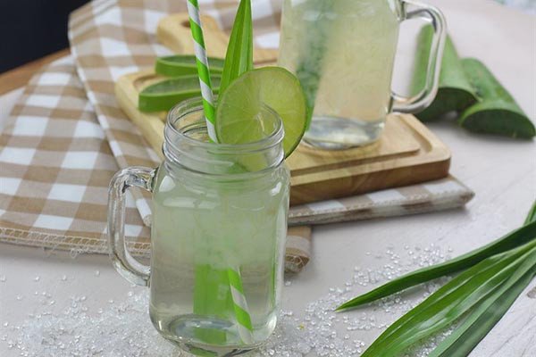 Nước nha đam đường phèn mát lạnh với lá dứa thơm ngon
