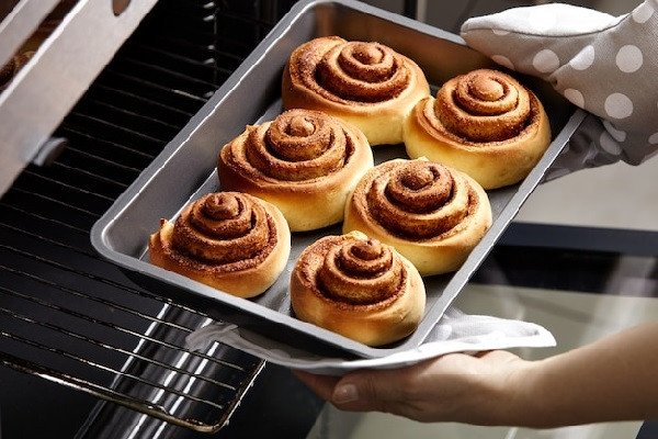 Nướng bánh mì quế trong lò với nhiệt độ chuẩn