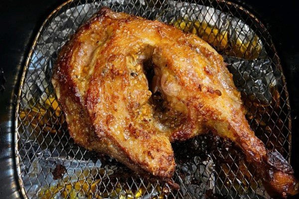 Nướng vịt ướp chao bằng nồi chiên không dầu cho món ăn ít béo