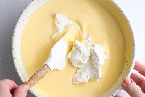Công Thức Tiramisu Không Cần Lò Nướng Tại Nhà Pha chế kem Mascarpone mềm mượt cho bánh Tiramisu