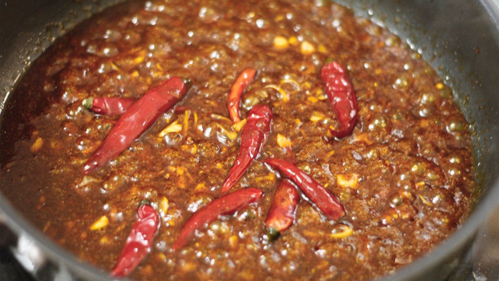 Pha chế nước sốt trộn khô gà lá chanh