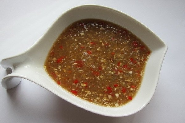 Bí Quyết Làm Bún Mắm Nêm Đà Nẵng Chuẩn Vị Tại Nhà Pha mắm nêm cho món bún mắm nêm chuẩn vị Đà Nẵng