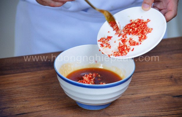 Pha nước trộn gỏi bưởi chua ngọt chuẩn vị