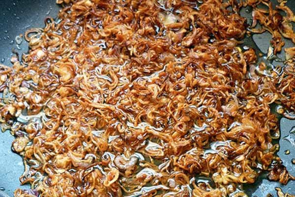 Phi hành phi vàng giòn thơm lừng cho xôi nghệ