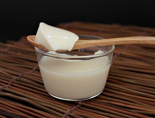 Pudding đậu nành mềm mịn ăn kèm trà sữa matcha