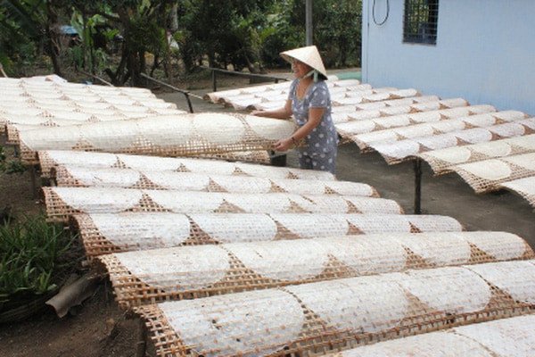 Quy trình phơi bánh tráng dưới nắng tự nhiên