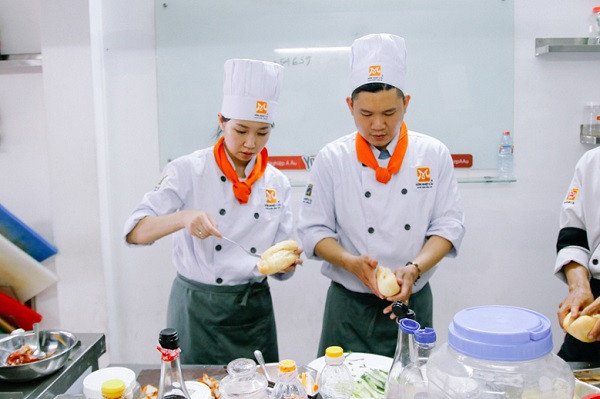 Quy trình thực hiện các công đoạn làm bánh mì Việt Nam thủ công