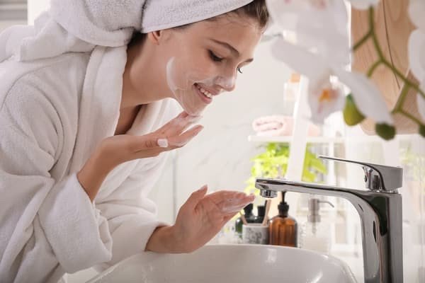 Quy trình vệ sinh da mặt trước khi trang điểm