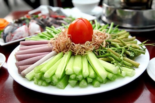 Rau ăn kèm lẩu cá lăng