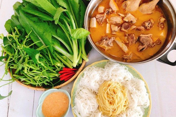Rau sống ăn kèm lẩu vịt nấu chao chuẩn vị miền Tây