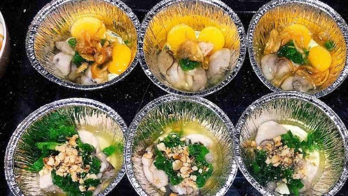 Ruột hàu nướng mỡ hành thêm trứng cút béo ngậy