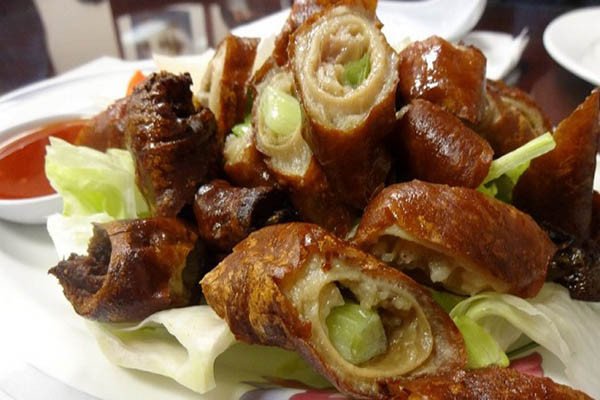 Ruột heo chiên giòn cắt lát vàng ươm