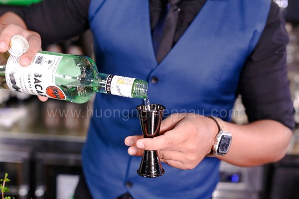Rượu rum trắng chất lượng kích thích hương vị Mojito đậm đà