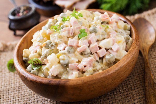 Salad Nga tươi mát, món khai vị kiểu Tây dễ làm và giàu dinh dưỡng
