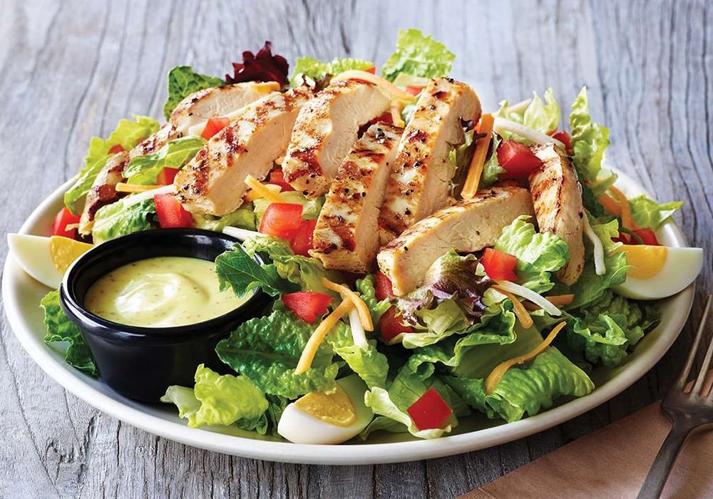 Salad ức gà sốt mè rang tươi ngon