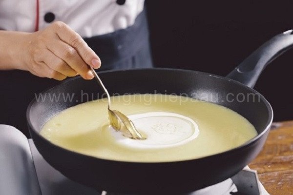 Công Thức Làm Bánh Trung Thu Nhân Đậu Xanh Ngon Chuẩn Vị Sên nhân đậu xanh thơm béo cho bánh Trung thu