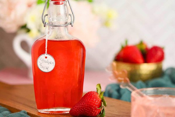 Siro dâu tây đỏ mọng giàu vitamin và khoáng chất