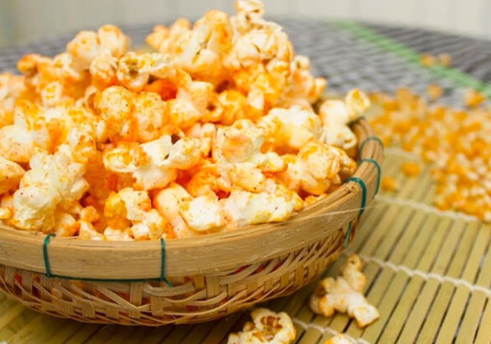 Snack bắp rang bơ thơm ngon làm bằng nồi chiên không dầu