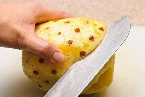 Sơ chế dứa để làm nước ép dứa