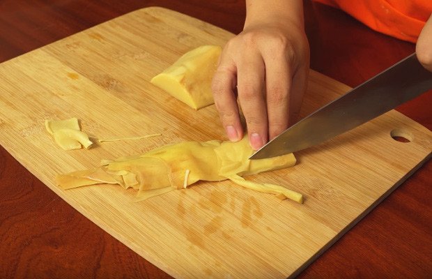 sơ chế măng tươi cho món bún măng chay