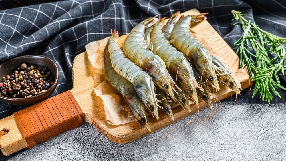 Sơ chế nguyên liệu làm tôm nướng muối ớt