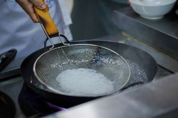Sơ chế sợi bánh canh tươi ngon cho món bánh canh chay
