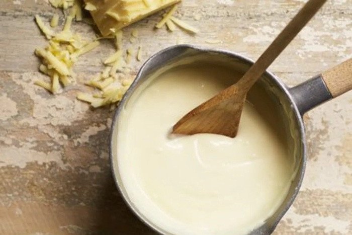 Sốt phô mai mozzarella sánh mịn, béo ngậy chuẩn bị cho hàu nướng