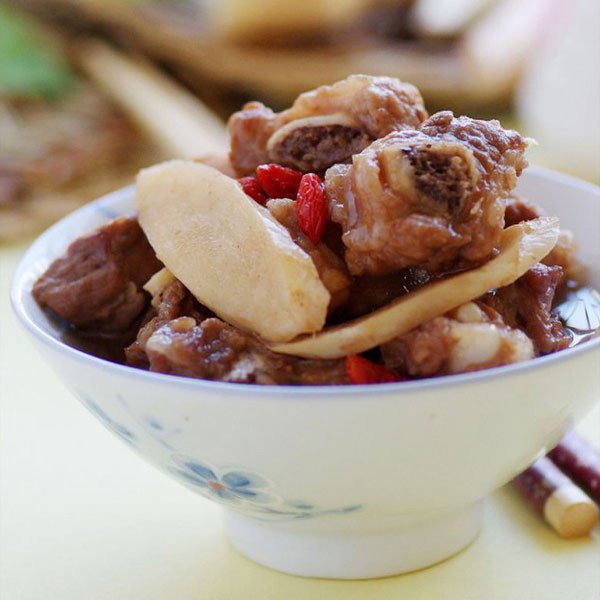 Sườn non hấp gừng nóng hổi thơm lừng, món ăn bổ dưỡng cho bữa cơm gia đình