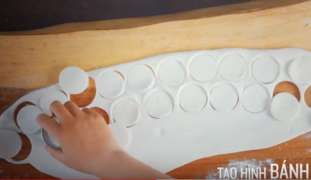 Cách Làm Bánh Bột Lọc Chuẩn Vị Huế Tại Nhà Đậm Đà Tạo hình bánh bột lọc hấp dẫn