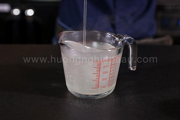 Thạch rau câu phô mai nhiều màu sắc đã đông lại