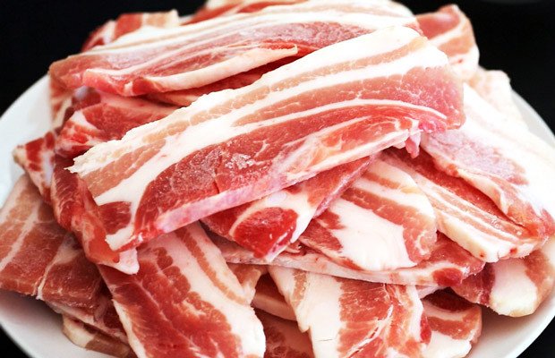 Thái thịt ba rọi mỏng đều để nướng dễ thấm vị