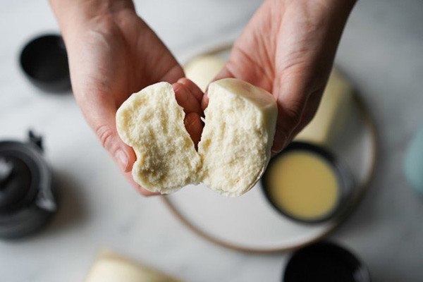 Thành phẩm bánh bao sữa trắng mịn, mềm xốp hấp dẫn