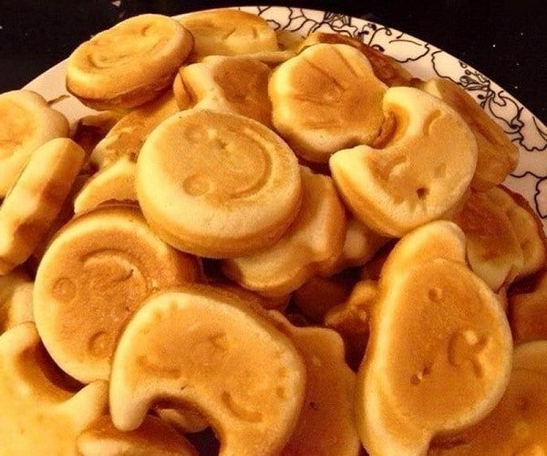 Thành phẩm bánh bông lan hình thú vàng ươm mềm xốp hấp dẫn