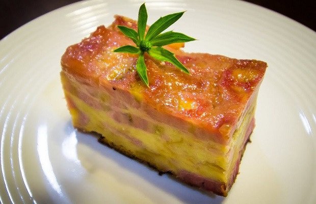 Thành phẩm bánh chuối nướng vàng ươm, hấp dẫn từ nồi cơm điện