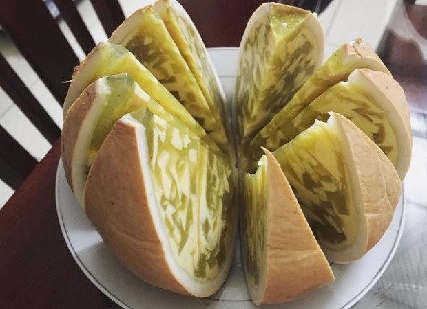 Thành phẩm bánh flan trái dừa sau khi hấp, với màu sắc đẹp mắt và độ mịn màng hấp dẫn