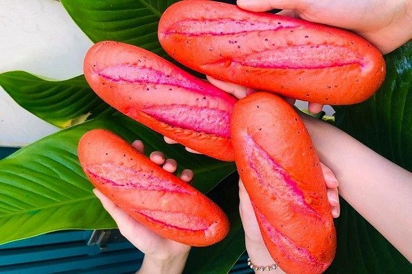 thành phẩm bánh mì thanh long hấp dẫn