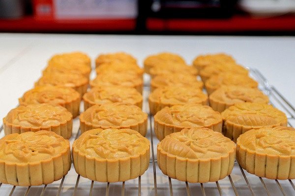 Thành phẩm bánh Trung thu nhân khoai môn đẹp mắt